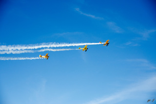 Yaseen's pictures - airplanes flying overhead at Cactus Fly-in