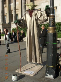 London - National Gallery - floating mime