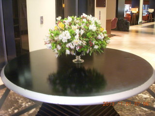 13 8f1. Uganda - Kampala - Sheraton - flowers