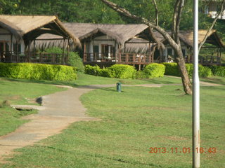 Uganda - Chobe Sarari Lodge - termite mound