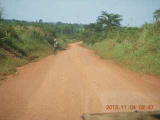 Uganda - drive to chimpanzee park