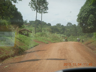 Uganda - drive to chimpanzee park