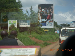 Uganda - drive to chimpanzee park