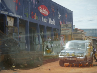 Uganda - drive to chimpanzee park