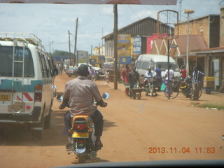 Uganda - drive to chimpanzee park