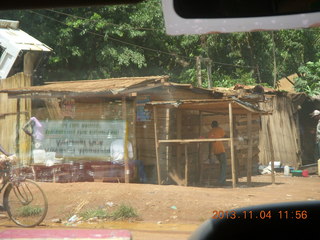 Uganda - drive to chimpanzee park