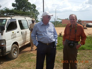 87 8f4. Uganda - drive to chimpanzee park - lunch