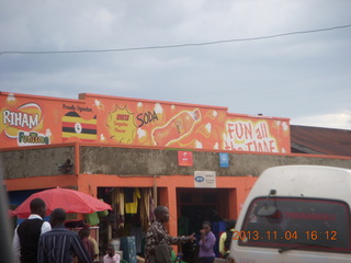 Uganda - drive to chimpanzee park - lunch