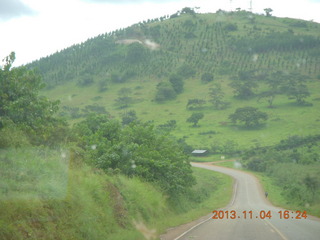 Uganda - drive to chimpanzee park