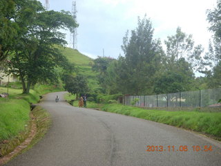 Uganda - Tooro Botanical Garden - walk back to hotel