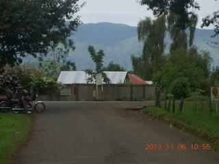 Uganda - Tooro Botanical Garden - walk back to hotel