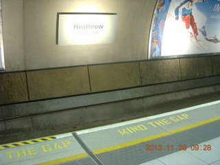 Heathrow Airport express train - MIND THE GAP