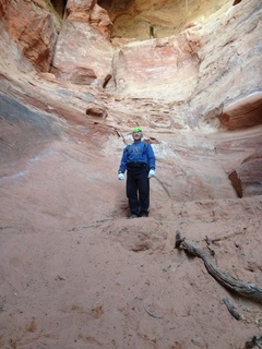 2224 8gv. Cave Valley hike - our echo cave - Adam