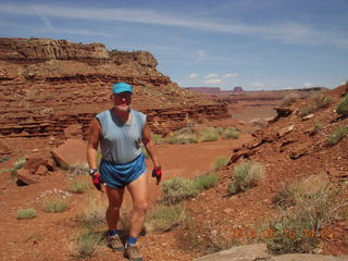 2300 8mf. Canyonlands National Park - Lathrop hike - Adam (tripod and timer)