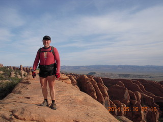 2311 8mg. Arches National Park - Devil's Garden hike - Adam