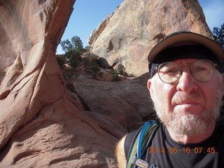 2313 8mg. Arches National Park - Devil's Garden hike - Adam at Double O Arch