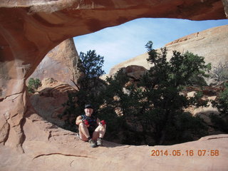 2316 8mg. Arches National Park - Devil's Garden hike - Adam in Double O Arch