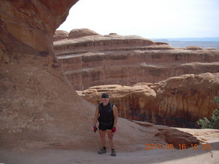 2323 8mg. Arches National Park - Devil's Garden hike - Adam in Partition Arch