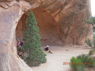 119 8mg. Arches National Park - Devil's Garden hike - Navajo Arch