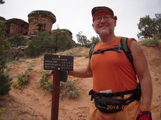 2391 8mj. Canyonlands National Park - Needles - Elephant Hill + Chesler Park hike - sign + Adam