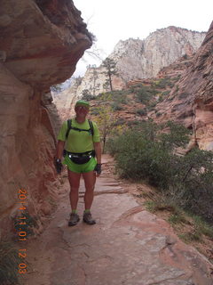 2428 8t1. Zion National Park - Observation Point hike - Adam