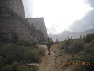 2449 8t1. Zion National Park - Observation Point hike - Adam