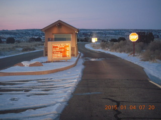 9 8v4. driving in Canyonlands - entrance