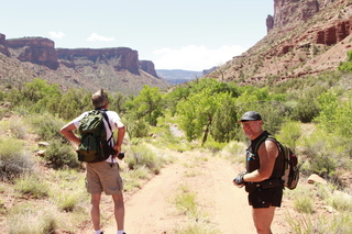 2672 8zv. Beaver Creek Canyon hike - Shaun M and Adam