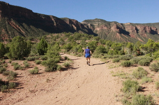 122 8zw. drive to Calamity Mine - Adam running (back)