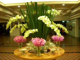 Royal River Hotel - flowers in lobby