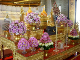 Bangkok big-Buddha temple - flowers