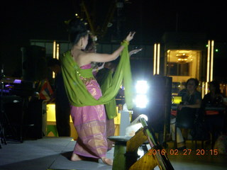 163 98t. Bangkok dinner boat ride - dancers