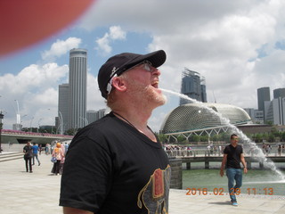 127 98v. Singapore  - Adam spouting merlion water