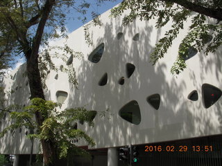 212 98v. Singapore - cool building