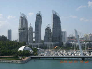 Volendam cruise - Singapore skyline