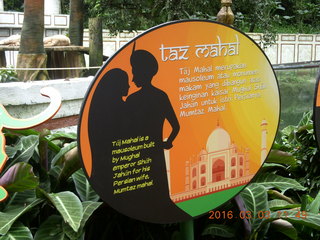 394 993. Indonesia Baby Zoo - taj mahal sign