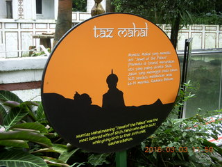 395 993. Indonesia Baby Zoo - taj mahal sign