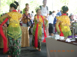 Indonesia - lunch at Borobudur - dancers