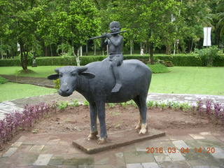 75 994. Indonesia - Borobudur sculpture