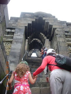 Indonesia - lunch at Borobudur - dancers