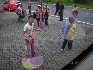 Indonesia - puppet show stop - parachute kid