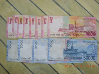Indonesia rupees:  Gosh, I'm a millionaire! +++