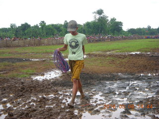 288 996. Indonesia - cow racing