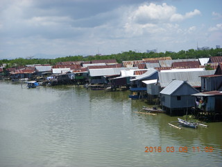 Indonesia - drive back - river homes