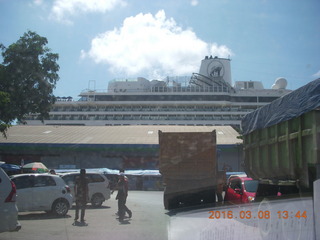 Indonesia - drive back to boat - Volendam