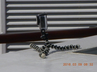 73 999. flexible tripod