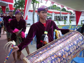 Indonesia - Lombok - tender boat ride - Volendam