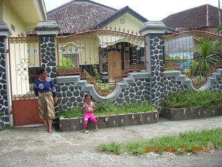 39 99c. Indonesia - Lombok - pottery village