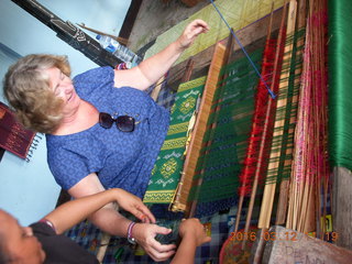 Indonesia - Lombok - loom-weaving village