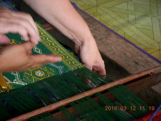 Indonesia - Lombok - loom-weaving village